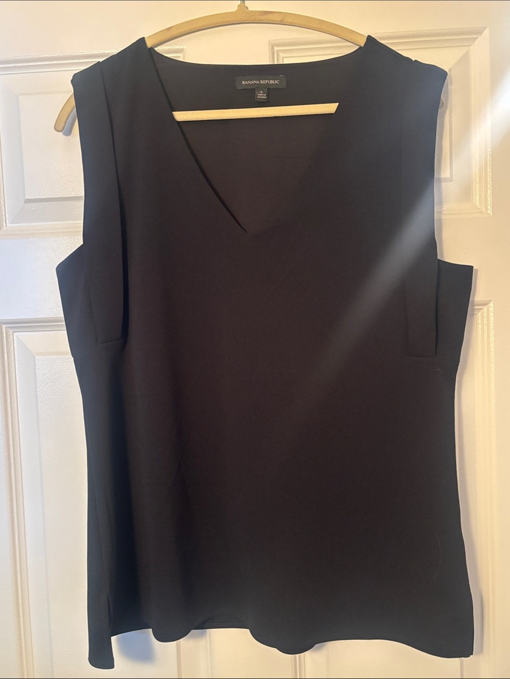 Banana Republic Black V-Neck Sleeveless Shell Top
